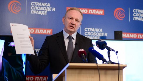 СТАНАР КОГ ЈЕ ЛИДЕР ССП-а ПРОГЛАСИО ФАНТОМСКИМ БИРАЧЕМ: Ђиласу имам да поручим да је велики магарац и лажов, станујем овде од 2002. године СТАНАР КОГ ЈЕ ЛИДЕР ССП-а ПРОГЛАСИО ФАНТОМСКИМ БИРАЧЕМ: Ђиласу имам да поручим да је велики магарац и лажов, станујем овде од 2002. године