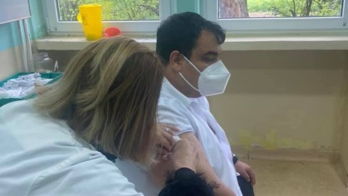 ПРЕДСЕДНИК ОПШТИНЕ ДАО ПРИМЕР: Ђорђевић позвао Левчане да се вакцинишу ПРЕДСЕДНИК ОПШТИНЕ ДАО ПРИМЕР: Ђорђевић позвао Левчане да се вакцинишу