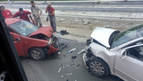 СУДАР У РАКОВИЦИ: Има повређених, саобраћај отежан СУДАР У РАКОВИЦИ: Има повређених, саобраћај отежан