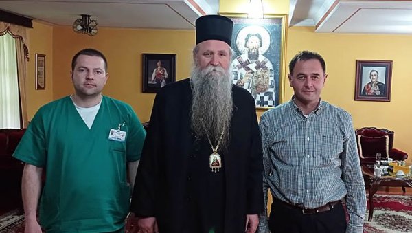 ВЛАДИКА ЈОАНИКИЈЕ СЕ ВАКЦИНИСАО: Епископ примио прву дозу Фајзера ВЛАДИКА ЈОАНИКИЈЕ СЕ ВАКЦИНИСАО: Епископ примио прву дозу Фајзера