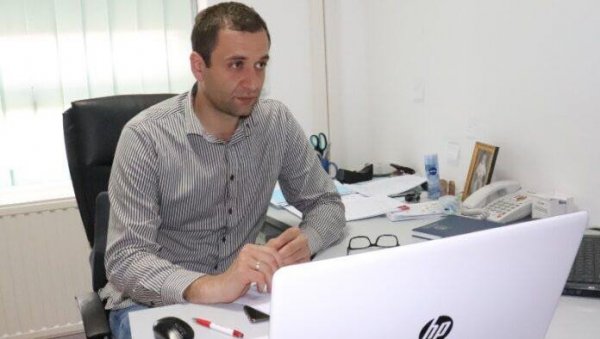 ПОМОЋ ЗА СРПСКЕ ПОЉОПРИВРЕДНИКЕ: Милош Миодраговић, кандидат СДСС за начелника општине Трпиња о пројектима СНВ ПОМОЋ ЗА СРПСКЕ ПОЉОПРИВРЕДНИКЕ: Милош Миодраговић, кандидат СДСС за начелника општине Трпиња о пројектима СНВ