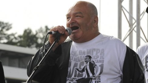 СЕЋАЊЕ НА МИШУ ТУМБАСА: На стадиону освануо мурал посвећен великом навијачу Партизана; Из Барича твоји, знаш ти добро који (ВИДЕО) СЕЋАЊЕ НА МИШУ ТУМБАСА: На стадиону освануо мурал посвећен великом навијачу Партизана; Из Барича твоји, знаш ти добро који (ВИДЕО)