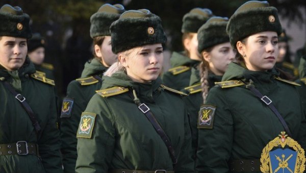 ПУТИНОВЕ РАТНИЦЕ КОНАЧНО У ЈАВНОСТИ: Челичне лепотице први пут на Паради победе (ФОТО) ПУТИНОВЕ РАТНИЦЕ КОНАЧНО У ЈАВНОСТИ: Челичне лепотице први пут на Паради победе (ФОТО)