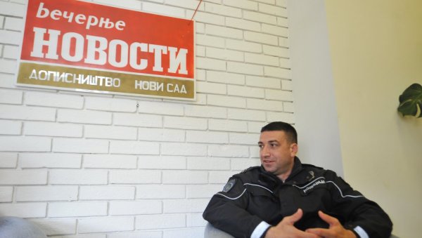 ПОЛИЦАЈАЦ ПОКЛАЊА КРВ И ПЛАЗМУ: Синиша Машић (38) у важној мисији ПОЛИЦАЈАЦ ПОКЛАЊА КРВ И ПЛАЗМУ: Синиша Машић (38) у важној мисији