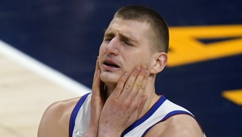 ЈОКИЋА САВЕТОВАЛИ ДА НЕ ИЗЛАЗИ НА ТЕРЕН: Његова реакција ће одушевити све заљубљенике у игру под обручима ЈОКИЋА САВЕТОВАЛИ ДА НЕ ИЗЛАЗИ НА ТЕРЕН: Његова реакција ће одушевити све заљубљенике у игру под обручима