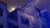 ГОРЕО СТАН У ЦЕНТРУ НИША: Ватрогасци евакуисали петоро станара (ФОТО) ГОРЕО СТАН У ЦЕНТРУ НИША: Ватрогасци евакуисали петоро станара (ФОТО)