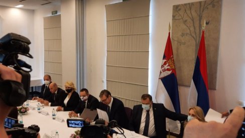 ВУЧИЋ У КОЗАРСКОЈ ДУБИЦИ: Велика помоћ Србије Републици Српској - више од 10 милиона евра за четири општине (ФОТО/ВИДЕО) ВУЧИЋ У КОЗАРСКОЈ ДУБИЦИ: Велика помоћ Србије Републици Српској - више од 10 милиона евра за четири општине (ФОТО/ВИДЕО)