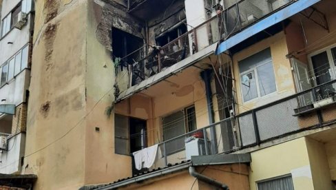 ФОТОГРАФИЈЕ ЗГРАДЕ НАКОН ПОЖАРА У НИШУ: Уништена два стана - полиција врши увиђај (ФОТО) ФОТОГРАФИЈЕ ЗГРАДЕ НАКОН ПОЖАРА У НИШУ: Уништена два стана - полиција врши увиђај (ФОТО)