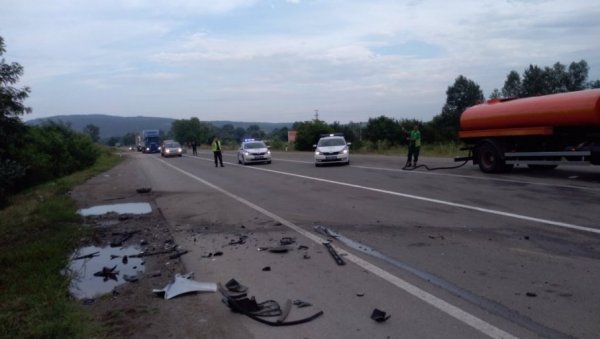 ПОШЛА БРАТУ НА ГРОБ ПА ПОГИНУЛА: Детаљи несреће код Ужица - страдала у судару са шлепером, повређени син и братанац седели напред