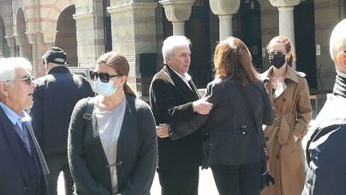 ПОСЛЕДЊЕ ЗБОГОМ ФЕЂИ СТОЈАНОВИЋУ: Породица и пријатељи се опростили од великог глумца (ФОТО/ВИДЕО) ПОСЛЕДЊЕ ЗБОГОМ ФЕЂИ СТОЈАНОВИЋУ: Породица и пријатељи се опростили од великог глумца (ФОТО/ВИДЕО)