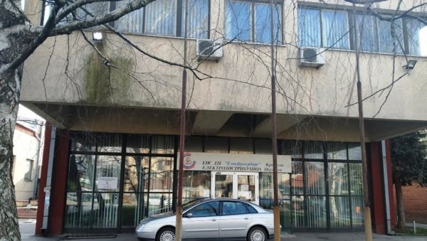 У ПАРАЋИНУ ЧАК ШЕСТ УЛИЦА БЕЗ СТРУЈЕ: Електродистрибуција обавестила о планским искључењима због радова У ПАРАЋИНУ ЧАК ШЕСТ УЛИЦА БЕЗ СТРУЈЕ: Електродистрибуција обавестила о планским искључењима због радова