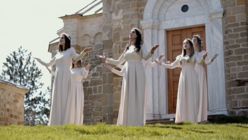 RAŠANKE SE VRATILE NA SCENU: Posle dužeg vremena snimile novu numeru - u najavi nove (VIDEO) RAŠANKE SE VRATILE NA SCENU: Posle dužeg vremena snimile novu numeru - u najavi nove (VIDEO)