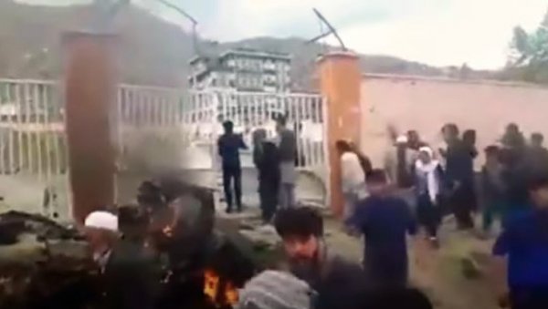 ВЕЛИКА ЕКСПЛОЗИЈА У КАБУЛУ: Погинуло најмање 10 особа (ВИДЕО) ВЕЛИКА ЕКСПЛОЗИЈА У КАБУЛУ: Погинуло најмање 10 особа (ВИДЕО)