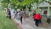 ПОКОШЕНА ТРАВА, ОЧИШЋЕН ПАРК И КАНАЛ: Мештани Новог Итебеја уређују околину ПОКОШЕНА ТРАВА, ОЧИШЋЕН ПАРК И КАНАЛ: Мештани Новог Итебеја уређују околину
