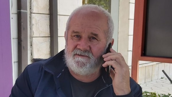 МУЊЕ ПРЕКО МРЕЖЕ: Некадашњи одбојкаш Славко Бојић (63), спортска икона Никшића, у граду фудбала и кошарке, сачувао свој спорт МУЊЕ ПРЕКО МРЕЖЕ: Некадашњи одбојкаш Славко Бојић (63), спортска икона Никшића, у граду фудбала и кошарке, сачувао свој спорт