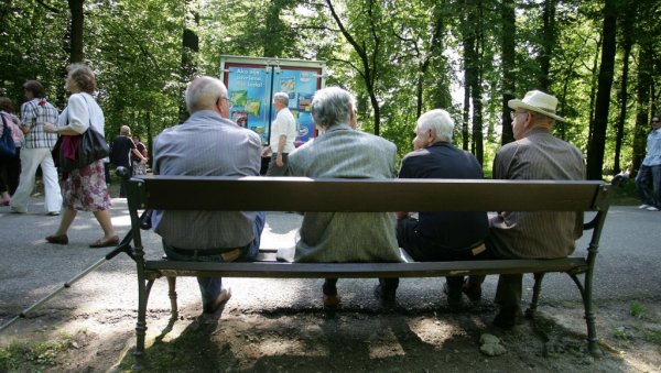 ДА ЛИ СЕ ПЕНЗИОНЕРИ ПРИЈАВЉУЈУ ЗА 3.000 ЗА ВАКЦИНУ? Ово су правила ДА ЛИ СЕ ПЕНЗИОНЕРИ ПРИЈАВЉУЈУ ЗА 3.000 ЗА ВАКЦИНУ? Ово су правила