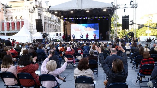 СЛЕДЕЋИ ПУТ ПЕВАМО НА СРПСКОМ ЈЕЗИКУ: Руски хор Турецки поводом Дана победе наступио на Тргу републике (ФОТО) СЛЕДЕЋИ ПУТ ПЕВАМО НА СРПСКОМ ЈЕЗИКУ: Руски хор Турецки поводом Дана победе наступио на Тргу републике (ФОТО)