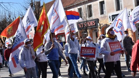 ПРАВИЛА МЕЊАЈУ ДА СРБЕ НЕ БИ ПОПИСАЛИ! Неизвесно хоће ли у овој години бити евиденције становника Црне Горе ПРАВИЛА МЕЊАЈУ ДА СРБЕ НЕ БИ ПОПИСАЛИ! Неизвесно хоће ли у овој години бити евиденције становника Црне Горе