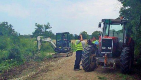 ВАРВАРИН ДОБИО 8,7 МИЛИОНА ДИНАРА: Програми подршке недовољно развијеним локалним самоуправама ВАРВАРИН ДОБИО 8,7 МИЛИОНА ДИНАРА: Програми подршке недовољно развијеним локалним самоуправама