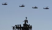 ПРОБА ПАРАДЕ У МОСКВИ: Ваздушни ешалони ловаца, бомбардера и хеликоптери на небу руске престонице (ВИДЕО) ПРОБА ПАРАДЕ У МОСКВИ: Ваздушни ешалони ловаца, бомбардера и хеликоптери на небу руске престонице (ВИДЕО)