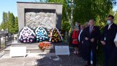 ДАН ПОБЕДЕ У ВРШЦУ: Положени венци на спомен-костурницу на Градском гробљу ДАН ПОБЕДЕ У ВРШЦУ: Положени венци на спомен-костурницу на Градском гробљу