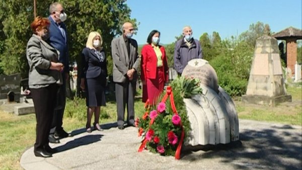 ПАЛИ БОРЦИ НЕ СМЕЈУ ДА СЕ ЗАБОРАВЕ: У Јагодини обележен Дан победе над фашизмом (ФОТО) ПАЛИ БОРЦИ НЕ СМЕЈУ ДА СЕ ЗАБОРАВЕ: У Јагодини обележен Дан победе над фашизмом (ФОТО)