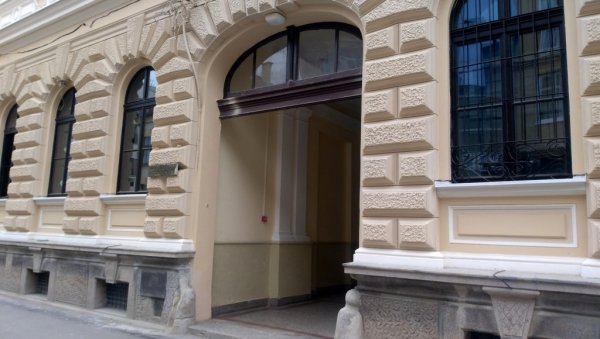 БИБЛИОТЕКА У ПОЖАРЕВЦУ: Ово је био разлог нестанка масивних врата (ФОТО) БИБЛИОТЕКА У ПОЖАРЕВЦУ: Ово је био разлог нестанка масивних врата (ФОТО)