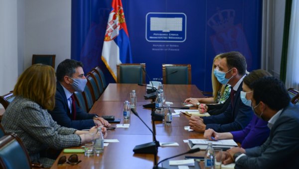 НАСТАВАК САРАДЊЕ: Министар Мали разговарао са новим директором ЕБРД-а Матеом Коланђелијем НАСТАВАК САРАДЊЕ: Министар Мали разговарао са новим директором ЕБРД-а Матеом Коланђелијем