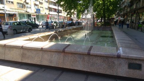 PONOVO VODOSKOCI U CENTRU POŽAREVCA: Proradila fontana u Tabačkoj čaršiji PONOVO VODOSKOCI U CENTRU POŽAREVCA: Proradila fontana u Tabačkoj čaršiji