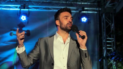 ИВАНОВА ТРЕЋА СРЕЋА: Поетско вече 28. маја у Комбанк дворани ИВАНОВА ТРЕЋА СРЕЋА: Поетско вече 28. маја у Комбанк дворани