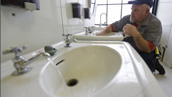 И КОД МОЛЕРА ГАРАНЦИЈА ДВЕ ГОДИНЕ: Рачун је доказ да је занатлија одговоран за услугу, предвиђа нова уредба И КОД МОЛЕРА ГАРАНЦИЈА ДВЕ ГОДИНЕ: Рачун је доказ да је занатлија одговоран за услугу, предвиђа нова уредба