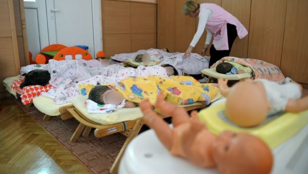 БРОЈ ПРИЈАВЉЕНИХ ВЕЋИ НЕГО ПРОШЛЕ ГОДИНЕ: За упис деце у престоничке предшколске установе остало још четири дана, ево где је највећа гужва БРОЈ ПРИЈАВЉЕНИХ ВЕЋИ НЕГО ПРОШЛЕ ГОДИНЕ: За упис деце у престоничке предшколске установе остало још четири дана, ево где је највећа гужва