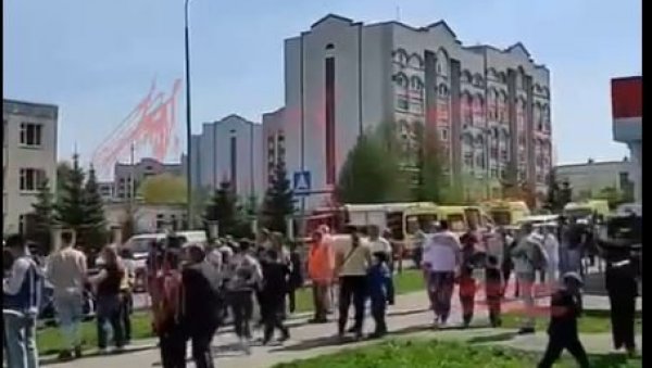ТИНЕЈЏЕР ПУЦАО ПО ШКОЛИ: Ужас у Русији - међу жртвама има и деце ТИНЕЈЏЕР ПУЦАО ПО ШКОЛИ: Ужас у Русији - међу жртвама има и деце