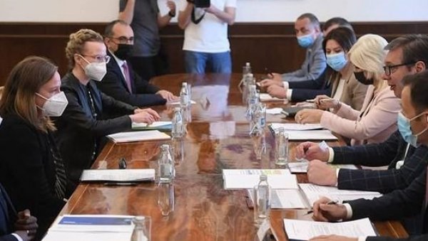ВУЧИЋ СА ЛИНДОМ ВАН ГЕЛДЕР: Председник разговарао са регионалном директорком Светске банке ВУЧИЋ СА ЛИНДОМ ВАН ГЕЛДЕР: Председник разговарао са регионалном директорком Светске банке