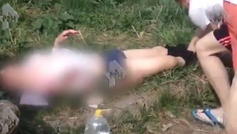 ТУГА У БЛИЗИНИ КАЗАНСКЕ ШКОЛЕ: Родитељи траже своју децу (ВИДЕО) ТУГА У БЛИЗИНИ КАЗАНСКЕ ШКОЛЕ: Родитељи траже своју децу (ВИДЕО)