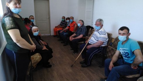 ВАКЦИНИСАНО ВИШЕ ОД ДВЕ ХИЉАДЕ ЉУДИ: Имунизација у власотиначким селима тече по плану ВАКЦИНИСАНО ВИШЕ ОД ДВЕ ХИЉАДЕ ЉУДИ: Имунизација у власотиначким селима тече по плану