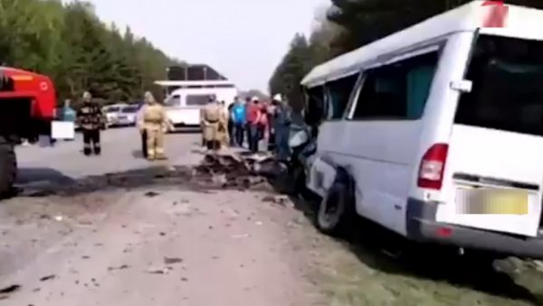 (УЗНЕМИРУЈУЋИ ВИДЕО) СТРАВИЧНА САОБРАЋАЈНА НЕСРЕЋА: Петоро људи погинуло, још петоро повређено (УЗНЕМИРУЈУЋИ ВИДЕО) СТРАВИЧНА САОБРАЋАЈНА НЕСРЕЋА: Петоро људи погинуло, још петоро повређено