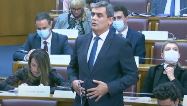 КО ЈЕ ЕРВИН ИБРАХИМОВИЋ? Јавности познат по афери са некретнинама - посланик Бошњачке странке геноцид у Сребреници ставио на дневни ред КО ЈЕ ЕРВИН ИБРАХИМОВИЋ? Јавности познат по афери са некретнинама - посланик Бошњачке странке геноцид у Сребреници ставио на дневни ред
