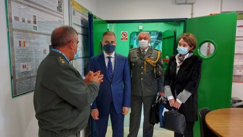 СТЕФАНОВИЋ У МАДРИДУ: Министар одбране посетио Технолошки институт Марањоса СТЕФАНОВИЋ У МАДРИДУ: Министар одбране посетио Технолошки институт Марањоса