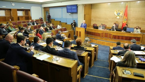 ИЛИ ПОТПИСУЈЕ ИЛИ ЋЕ КРИВИЧНО ДА ОДГОВАРА: Ђукановић пред дилемом око Закона о Државном тужилаштву ИЛИ ПОТПИСУЈЕ ИЛИ ЋЕ КРИВИЧНО ДА ОДГОВАРА: Ђукановић пред дилемом око Закона о Државном тужилаштву