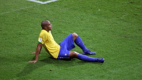KAKO JE NISKO PAO: Nekadašnji reprezentativac Brazila i idol mnogih snimljen kako se pijan tetura ulicama KAKO JE NISKO PAO: Nekadašnji reprezentativac Brazila i idol mnogih snimljen kako se pijan tetura ulicama