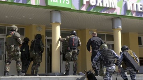 JA SAM BOG, UBIJAM BIOLOŠKO SMEĆE: Kako je masakr u Kazanju izveo nesuđeni programer Iljnaz Galjavijev (19) JA SAM BOG, UBIJAM BIOLOŠKO SMEĆE: Kako je masakr u Kazanju izveo nesuđeni programer Iljnaz Galjavijev (19)