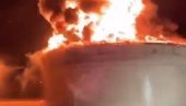 РАКЕТА ХАМАСА ПОГОДИЛА ИЗРАЕЛСКИ НАФТОВОД: Ватра куља из резервоара код Ашкелона (ВИДЕО) РАКЕТА ХАМАСА ПОГОДИЛА ИЗРАЕЛСКИ НАФТОВОД: Ватра куља из резервоара код Ашкелона (ВИДЕО)