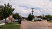 БРАНИО СЕ ЋУТАЊЕМ: Саслушан возач осумњичен да је комбијем усмртио дечака (4) у Поповцу БРАНИО СЕ ЋУТАЊЕМ: Саслушан возач осумњичен да је комбијем усмртио дечака (4) у Поповцу