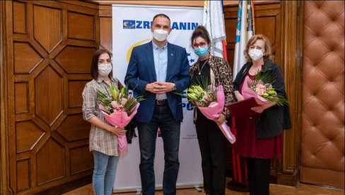 MEDICINSKE SESTRE POČASNE ČLANICE BIBLIOTEKE: Gradonačelnik Zrenjanina priredio prijem za zdravstvene radnice MEDICINSKE SESTRE POČASNE ČLANICE BIBLIOTEKE: Gradonačelnik Zrenjanina priredio prijem za zdravstvene radnice