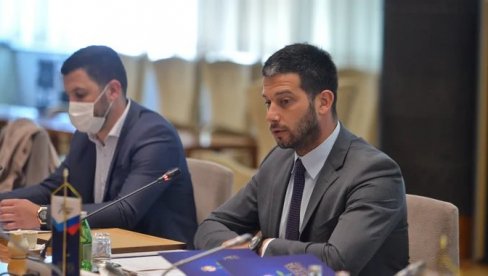 JUBILARNA 100. SEDNICA FONDA ZA MLADE TALENTE: Rekordan broj stipendija za najuspešnije studente u Srbiji JUBILARNA 100. SEDNICA FONDA ZA MLADE TALENTE: Rekordan broj stipendija za najuspešnije studente u Srbiji