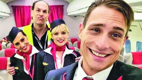 PUTOVANJE SA AVIONDŽIJAMA: Snima se prvi domaći sitkom o dogodovštinama pilota i stjuardesa, autora Saše Al-Hameda PUTOVANJE SA AVIONDŽIJAMA: Snima se prvi domaći sitkom o dogodovštinama pilota i stjuardesa, autora Saše Al-Hameda