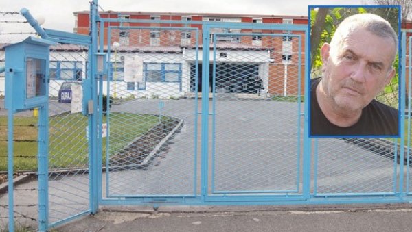 БАТИНА ИЗ САЈ И ПОЛИЦИЈЕ ИЗАШЛА!? Бивши шеф спроводничке службе у ЗИКС износи оптужбе за пребијање опозиционара и новинара БАТИНА ИЗ САЈ И ПОЛИЦИЈЕ ИЗАШЛА!? Бивши шеф спроводничке службе у ЗИКС износи оптужбе за пребијање опозиционара и новинара