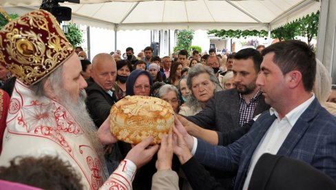 SVETITELJU U ČAST: Proslavljena slava i obeleženo 20 godina manastira Sveti Vasilije SVETITELJU U ČAST: Proslavljena slava i obeleženo 20 godina manastira Sveti Vasilije