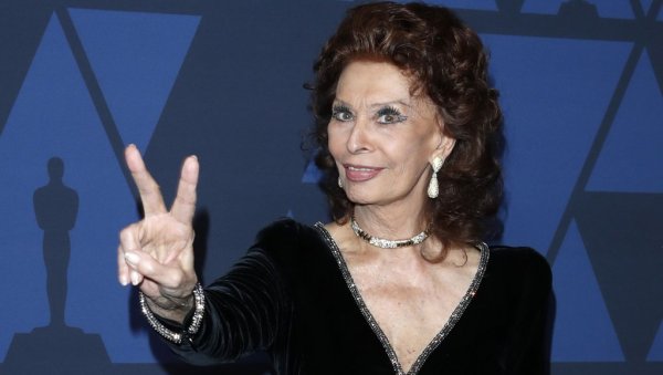 СОФИЈА ЛОРЕН ХИТНО ОПЕРИСАНА: Глумица задобила тешке повреде приликом пада у свом дому СОФИЈА ЛОРЕН ХИТНО ОПЕРИСАНА: Глумица задобила тешке повреде приликом пада у свом дому